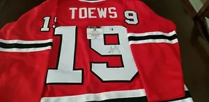 Chicago Blackhawks Jonathan Toews rot Trikot # 19 XL COA Global Authentics - Bild 1 von 4