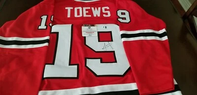 Camiseta roja Jonathan Toews de los Chicago Blackhawks # 19 XL CERTIFICADO DE AUTENTICIDAD Global Authentics Foto 1 de 4
