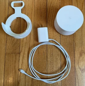 Google Home Nest WiFi Mesh Router AC-1304 W/ADAPTER AND OUTLET MOUNTING BRACKET - Bild 1 von 3