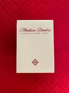 Tarjetas de juego de Madison Dealers - Red Borderless edición V1 - Ellusionista - Imagen 1 de 6