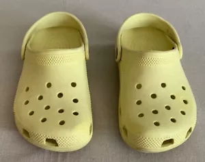 Crocs Classic Women Size 4 (Girls Size 2) Yellow Rubber Waterproof Clog Sandal - Picture 1 of 6