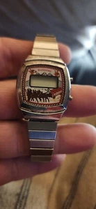 VINTAGE BUDWEISER BEER CLYDESDALE LOGO DIGITAL WATCH STRETCH BAND SMALL FACE - Picture 1 of 4