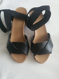 Ladies UK3 New Look Cross Sandals Black - Picture 1 of 9