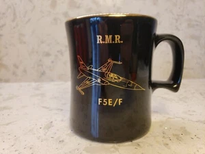 Taza dorada Northrop F5E/F Jet Fighter/Arabia Saudita Military Service Co. - Imagen 1 de 6