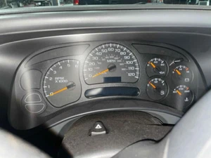 2003 2004 2005 GMC Truck Sierra Silverado Speedometer Instrument Gauge Cluster - Picture 1 of 2