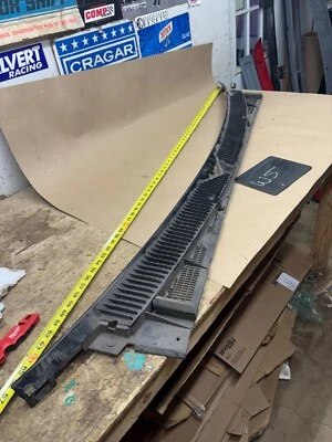 NICE 1988 1991 97 1998 CHEVROLET OBS GMC WINDSHIELD WIPER COWL PANEL COVER TRIM - Image 1 of 4