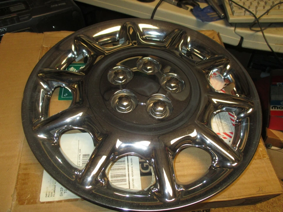 HUBCAP N.O.S. 99-2000 CIRRUS,BREEZE,STRATUS MODELOS 4764913AB - Imagem 1 de 1