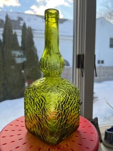 1890s Citron lime green barber or back bar whiskey bottle 9.5” - Picture 1 of 9