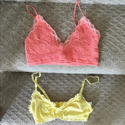NUEVO SIN ETIQUETAS Urban Outfitters PAQUETE de bralettes coloridos con encaje y festoneado Foto 1 de 4