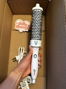 MANE It's Giving Body Meduim Hot Thermal Round Brush - Picture 1 of 4