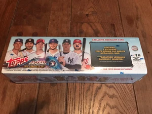 2018 Topps Complete Baseball Factory Set Medallion Cup Ohtani Acuna Devers RC - Picture 1 of 4