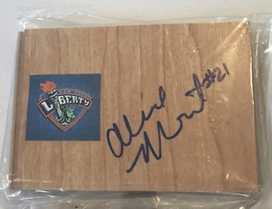ALEX MONTGOMERY New York LIBERTY Basketball WNBA Signed Floor Tile 5" x 4" Lynx - Picture 1 of 1