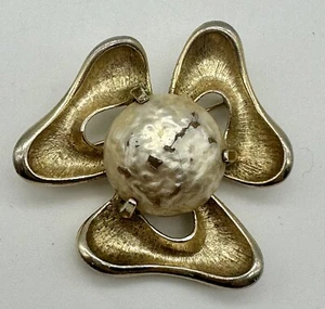 Vtg Sarah Coventry Gold Tone Brooch Faux Baroque Pearl “Pearl Bloom” Flower 2” - Picture 1 of 6