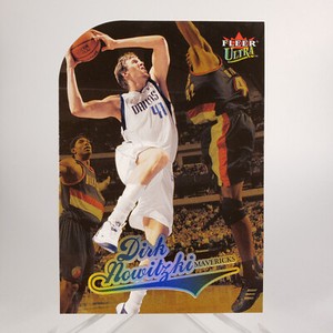 2004/2005 Fleer Ultra Dirk Nowitzki #133 Gold Medallion