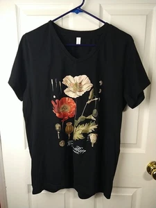 Chicyea Woman L Botanical Poppy V Neck Blac SS Tee Pullover - Picture 1 of 7