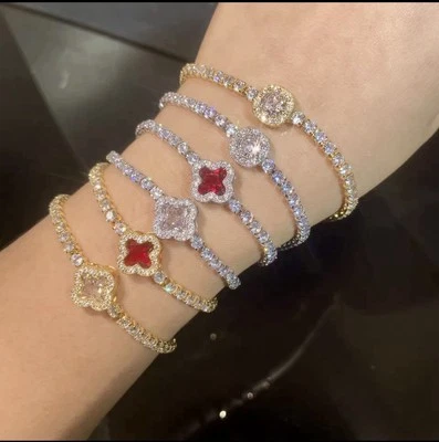 Elegante brazalete de tenis trébol de cuatro hojas en oro rojo plata con detalles de moissanita Foto 1 de 4