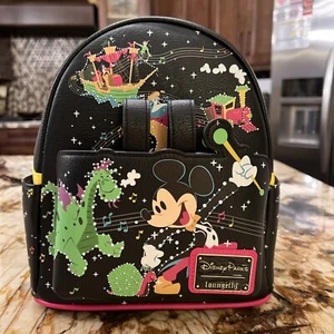 Mochila Mickey Parques Disney 2022 Main Street Desfile Eléctrico Bolso Loungefly - Imagen 1 de 12