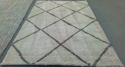 IVORY / GREY 6'-0" x 9'-0" Back Stain Rug, Reduced Price 1172792503 SGH281A-6 - Image 1 of 4