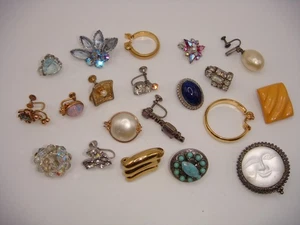 LOT OF 20 VINTAGE SINGLE CLIP ON EARRINGS DAVID VAN DELL CORO DONCASTER MONET #4 - Picture 1 of 20