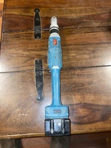 Makita 6.0 Ah 14.4V Brushless 3/8" Angle Nut Runner Torque (DFL204F) - Picture 1 of 7