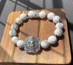 Handgefertigtes natürliches Howlith Edelstein Muschel rund Perlen Wukong Armb... - Bild 1 von 5