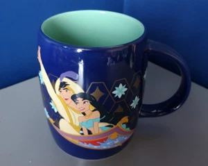 Taza de café de cerámica Aladdin Store - jazmín, genio y alfombra - Imagen 1 de 5