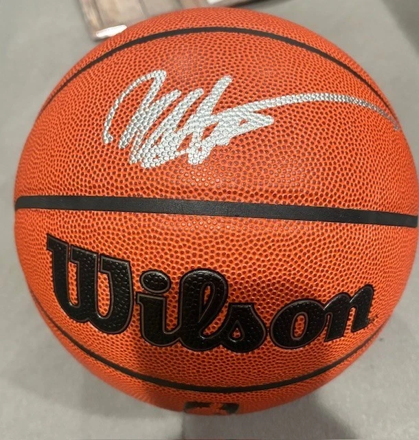 Dikembe Mutombo 亲笔签名 Wilson 篮球 免费快速送货 — 第 1/2 张图片