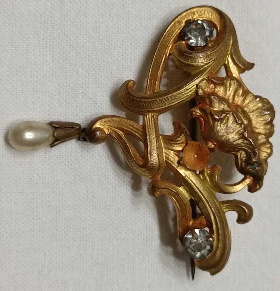 Ancienne Broche en bronze avec dorure avec perle  et des pierres translucides. - Photo 1/4