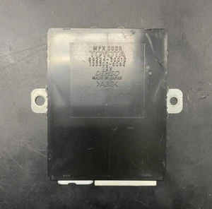 98-05 Lexus GS430 Bloqueo de puerta trasera Módulo de control multiplex derecho 89224-30010 FABRICANTE DE EQUIPOS ORIGINALES - Imagen 1 de 4