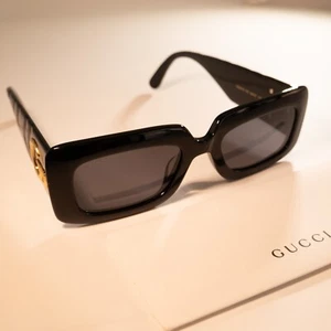 Gucci GG0811S Black / Grey Lens Rectangle Oversized Sunglasses 100% UV - Picture 1 of 5