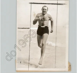 JEWISH BOXER ABE FELDMAN Runs On MIAMI BEACH Combat Sports 1939 Press Photo - Picture 1 of 2