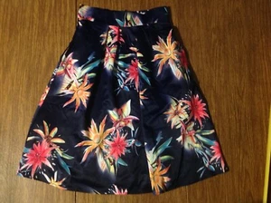 Rage Navy Skirt Floral Design Misses Size 4 Hidden back Zipper Adorable S - Imagen 1 de 6