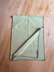 Manduka yogitoes towel mat non slip 24 x 68 green Dragonfly Hot Yoga skidless - Picture 1 of 3