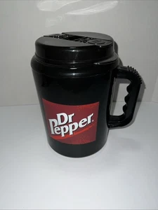 Dr. Pepper Betras schwarz 64 Unzen isoliert großer Schluck inklusive Deckel mit Strohhalm Vintage - Bild 1 von 13
