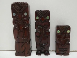 VINTAGE SET OF 3 CARVED WOODEN TIKI STATUE NEW ZEALAND MAORI PAUA SHELL ROTORUA - Picture 1 of 9