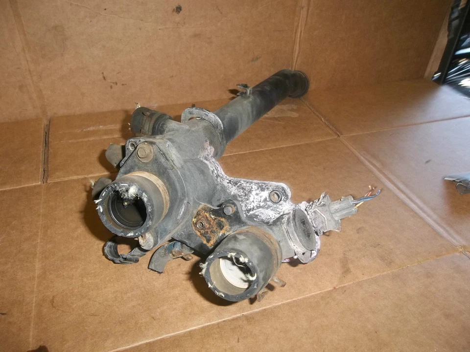 VW VOLKSWAGEN POLO 1999 1.4 THERMOSTAT HOUSING AND PIPE 032121111NO — 第 1/1 张图片
