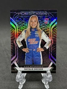 2021 Panini Chronicles Racing - Natalie Decker - Rosa 15/25 RC!!! - Foto 1 di 2