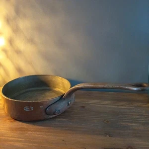 Ancien CASSEROLE Cuivre J&E GAILLARD Paris 19 cm  2,6kG - Picture 1 of 9