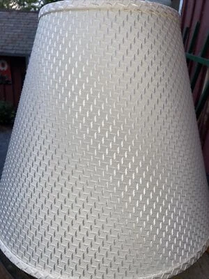 Off White LG Vintage Cono Forma Lámpara Pantalla Geométrica Vintage 9x14.5x18 MCM Foto 1 de 4