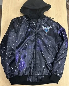CHARLOTTE HORNETS GALAXY NBA SPACE HOODIE JACKE LARGE LG PUFFER SHINE BLACK - Bild 1 von 7