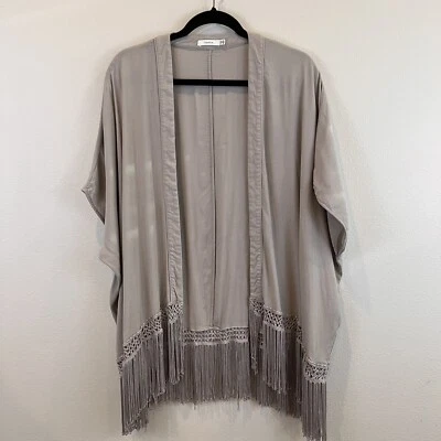 Blusa ARITZIA TALULA Talla XS Gris Fawkner Flecos Boho Kimono Cubrir Foto 1 de 4