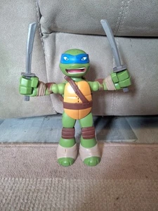Playmates Toys Teenage Mutant Ninja Turtles Leonardo Stretch & Sound Figure - Foto 1 di 3