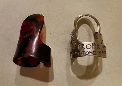 2 Vintage Finger Picks - Изображение 1 из 4