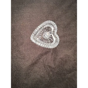 Bandeja de baratija corazón vintage soporte anillo estampado cristal Waterford - Imagen 1 de 4