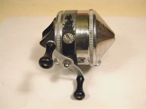 Carrete de fundición vintage Zebco Spinner modelo 33 pie de metal un remache hecho en EE. UU. - Imagen 1 de 6