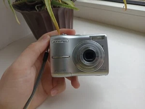 š„Olympus FE-210 Silver 7.1MP digital compact cameraš„WORKing CHEAPš„ - Picture 1 of 6