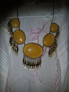 Very Pretty Yellow Plastron & Cabochons Necklace - Picture 1 of 2