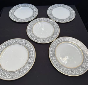 Wedgwood England FLORENTINE BLACK W4312 DRAGON 10-3/4" DINNER PLATES Set of 5 - Picture 1 of 10