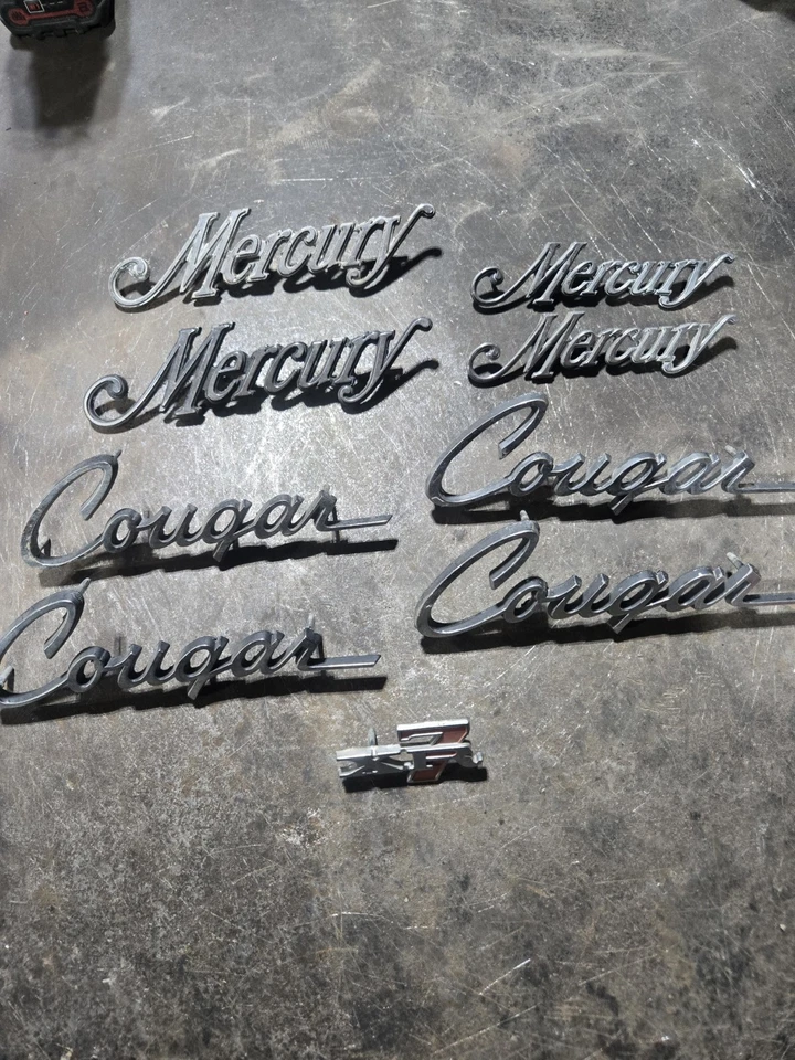 Guardabarros Mercury Cougar 1967 1968/70 emblema original OEM Ford 7" cromado  Foto 1 de 4