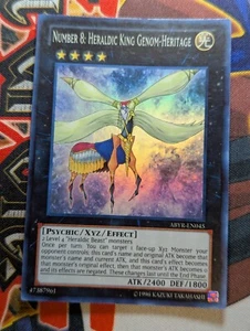 Number 8: Heraldic King Genom-Heritage - ABYR-EN045 - Super Rare (Slight Warp) - Foto 1 di 1